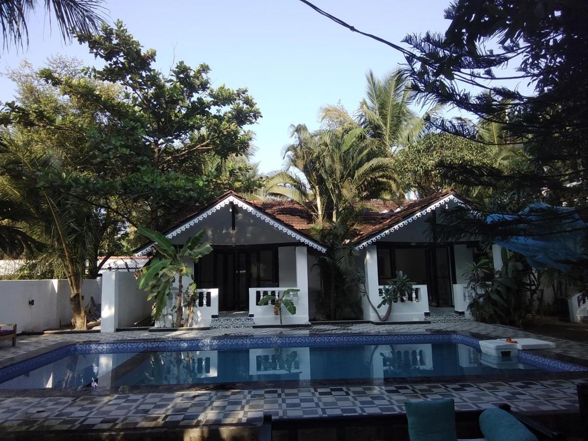 God'S Gift Morjim Hotel Luaran gambar
