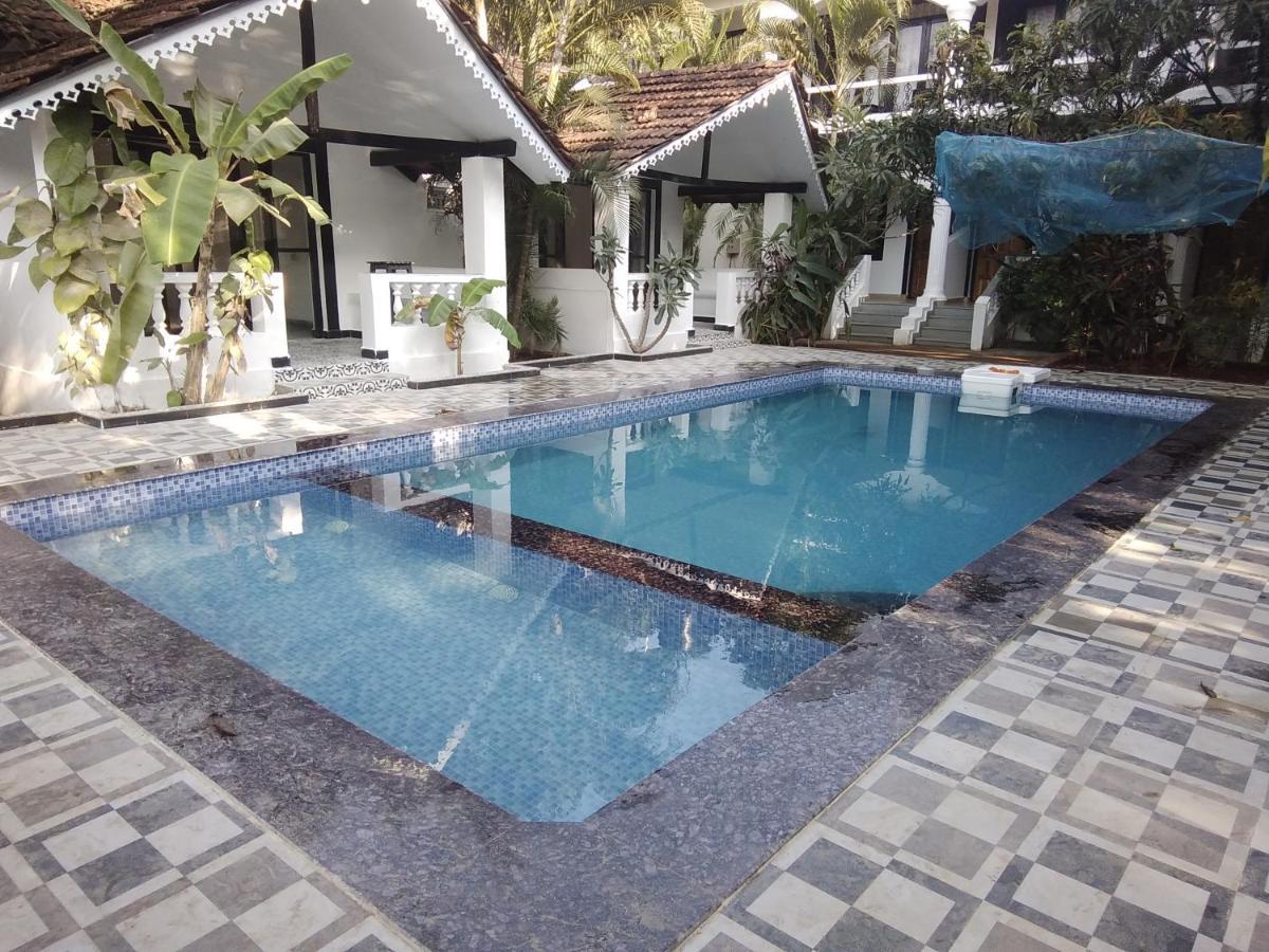 God'S Gift Morjim Hotel Luaran gambar