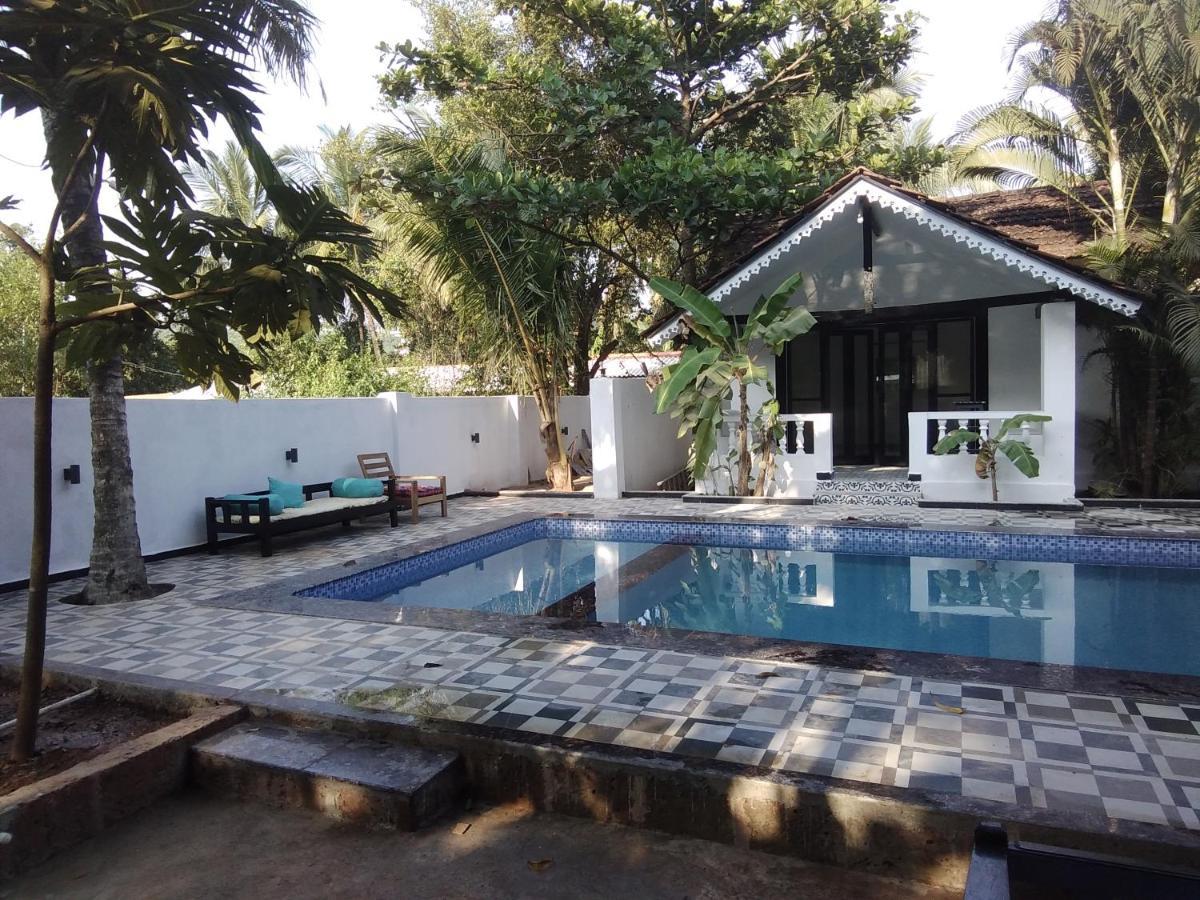God'S Gift Morjim Hotel Luaran gambar