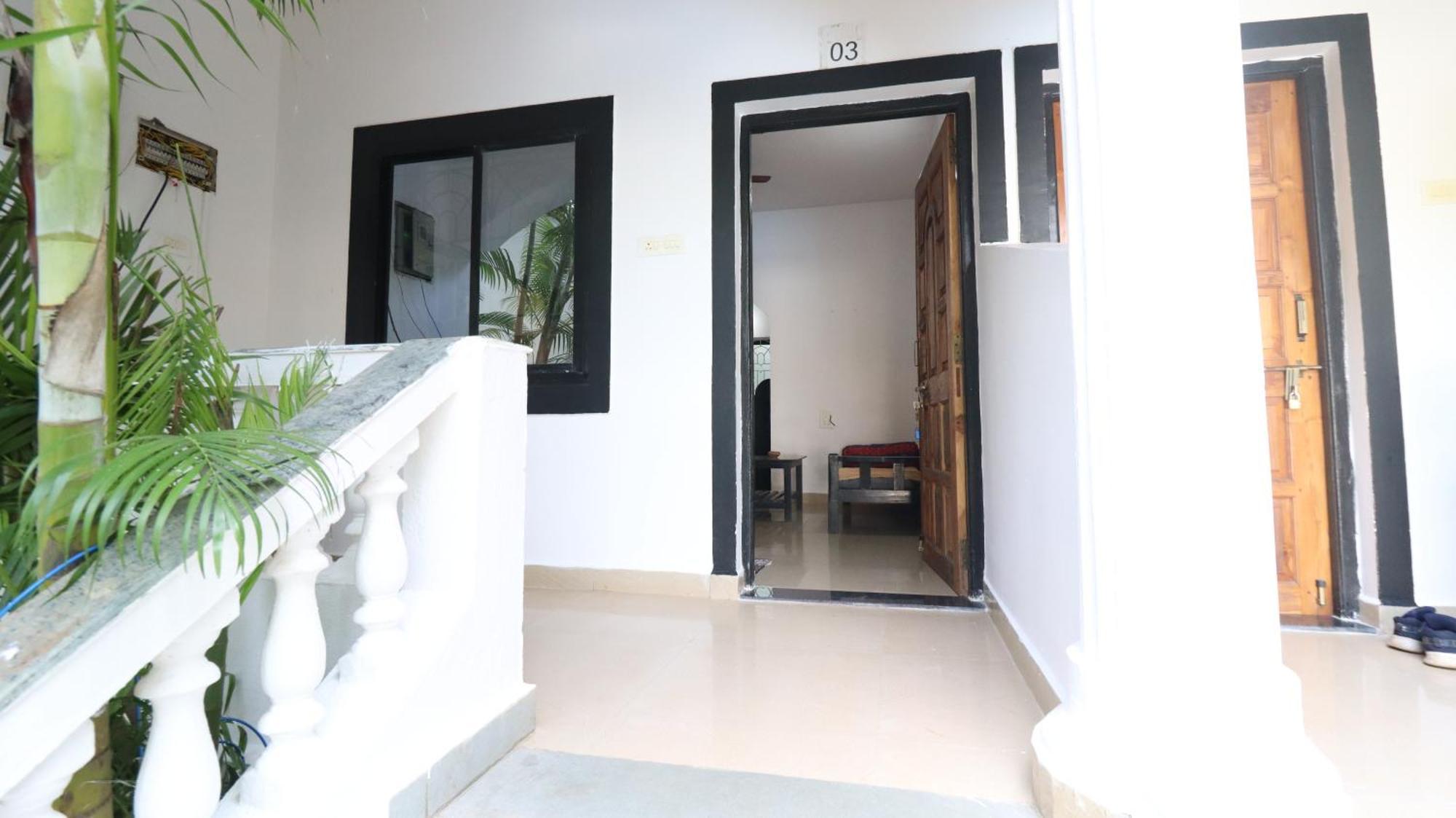 God'S Gift Morjim Hotel Luaran gambar