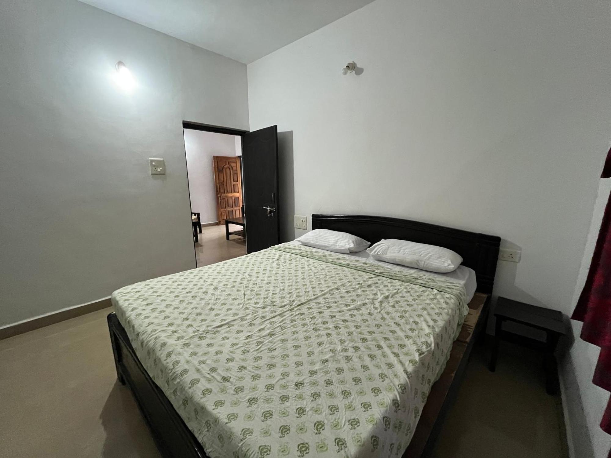 God'S Gift Morjim Hotel Luaran gambar