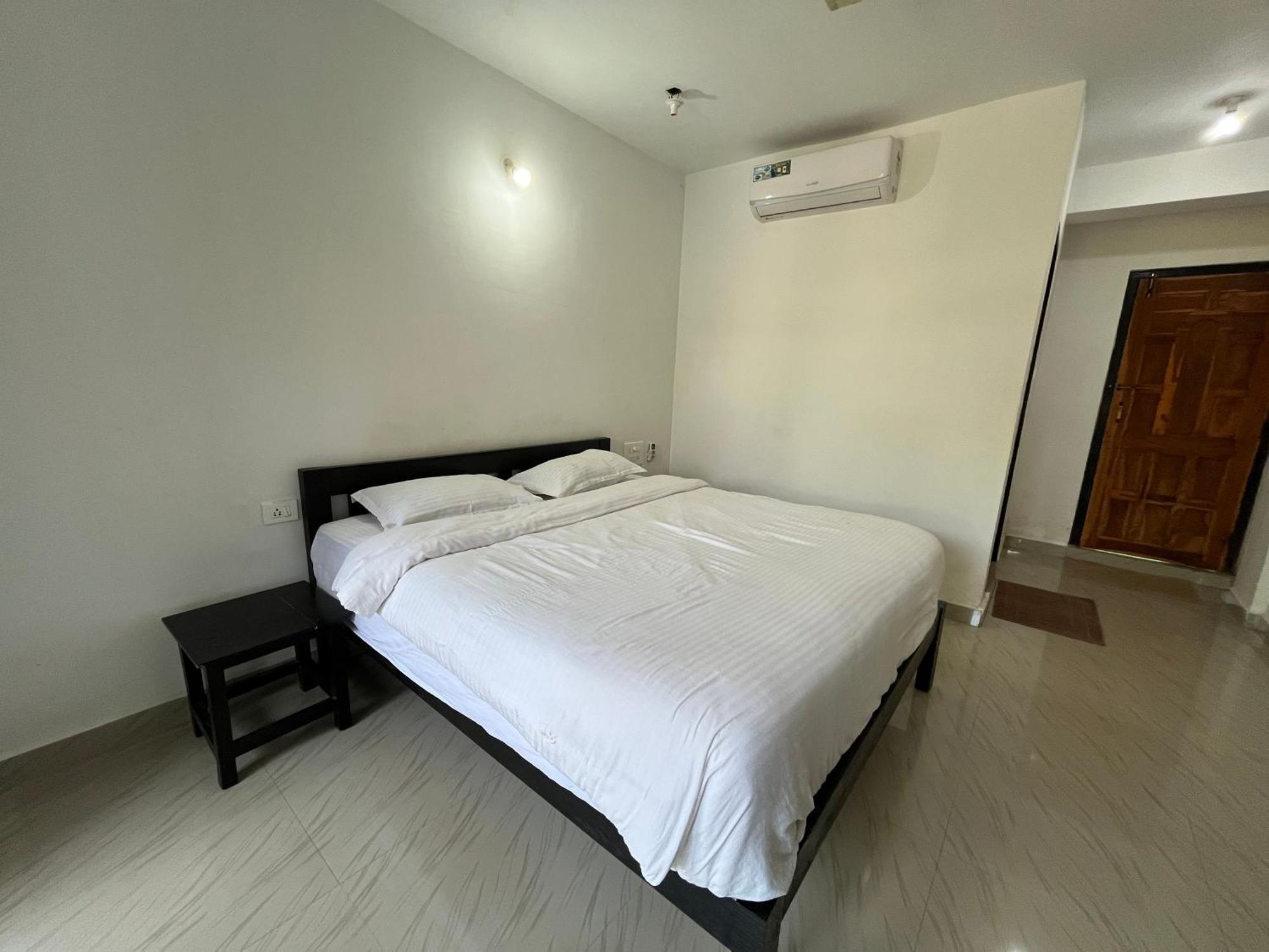God'S Gift Morjim Hotel Luaran gambar