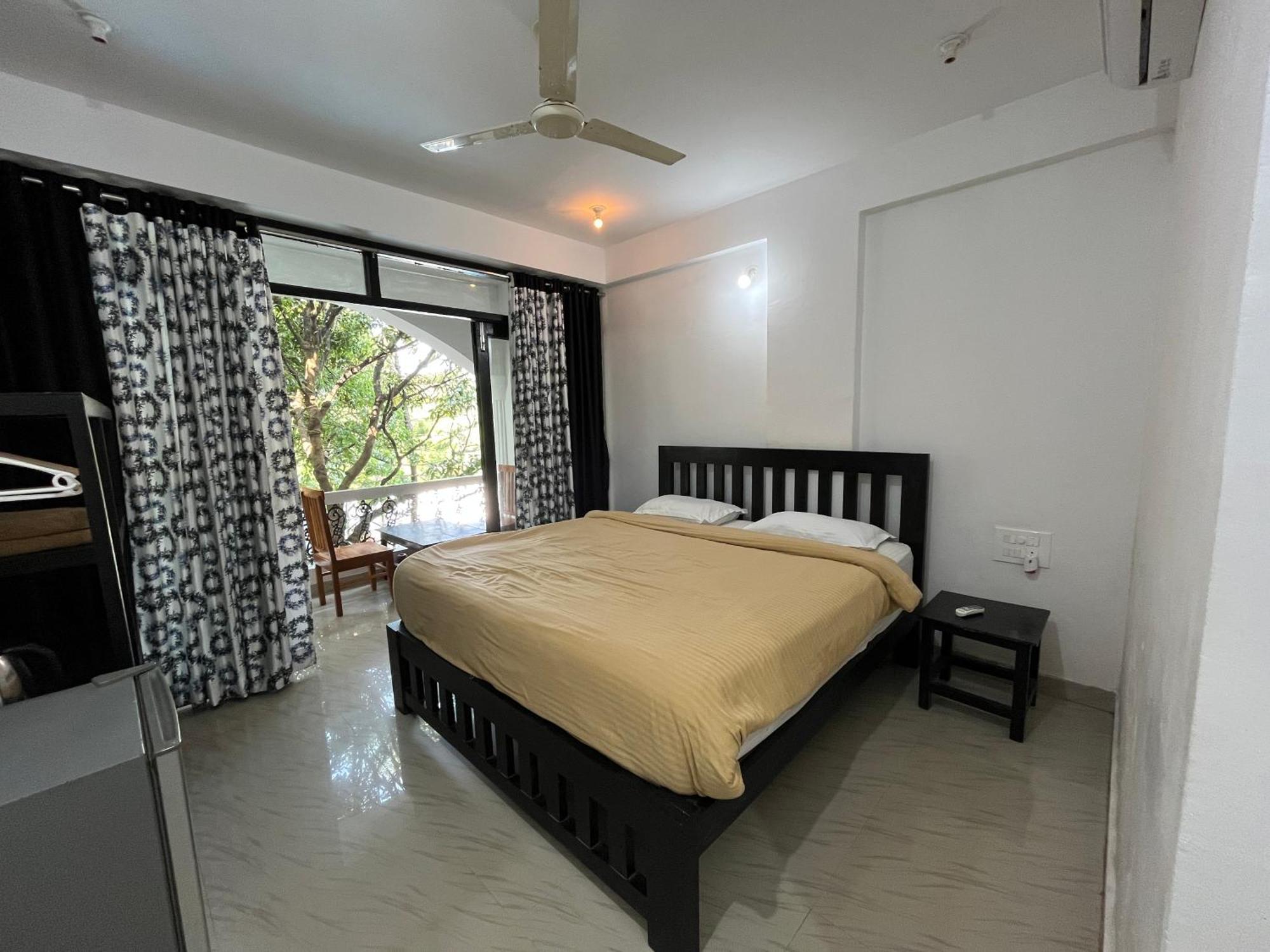 God'S Gift Morjim Hotel Luaran gambar