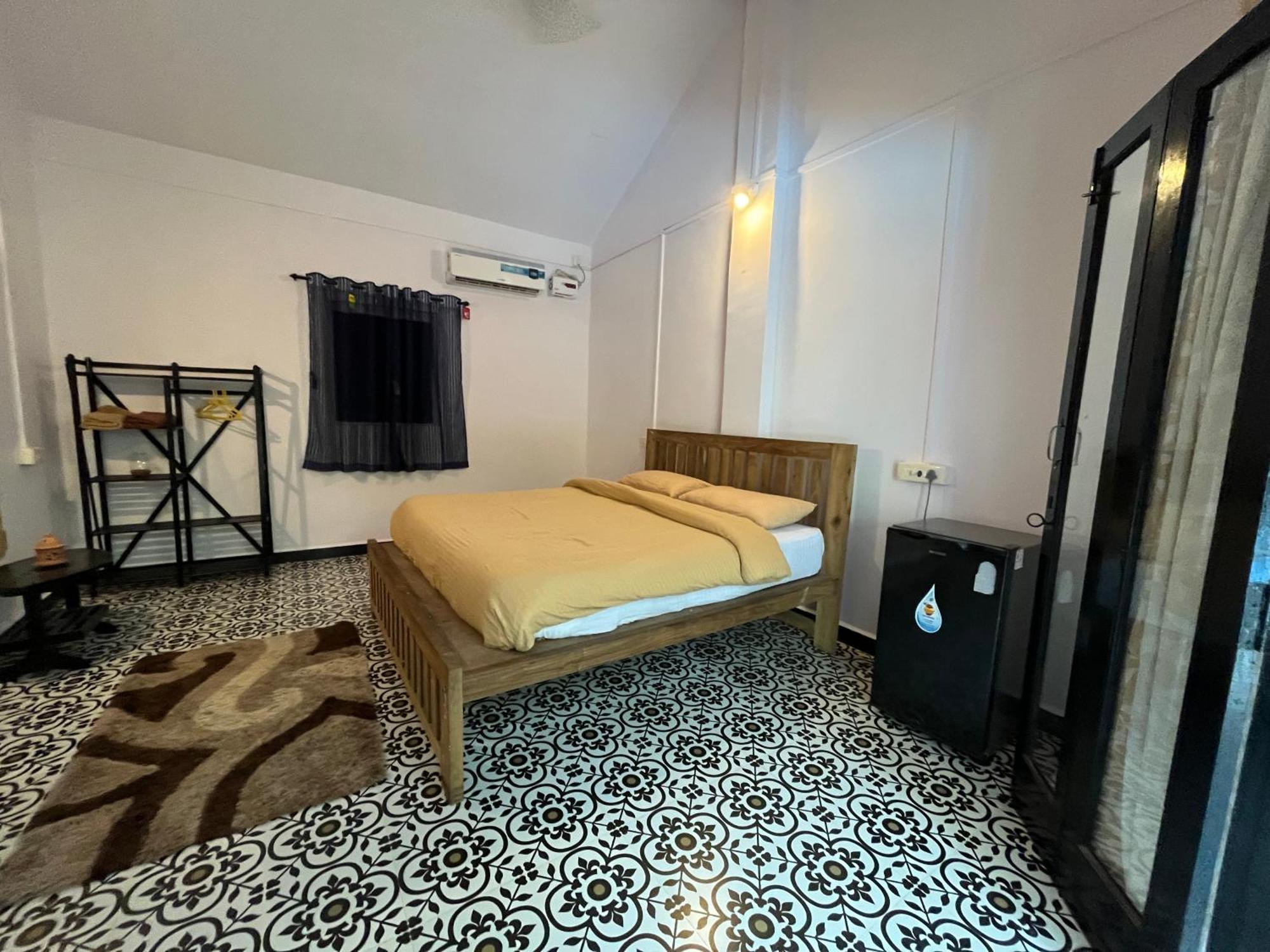 God'S Gift Morjim Hotel Luaran gambar