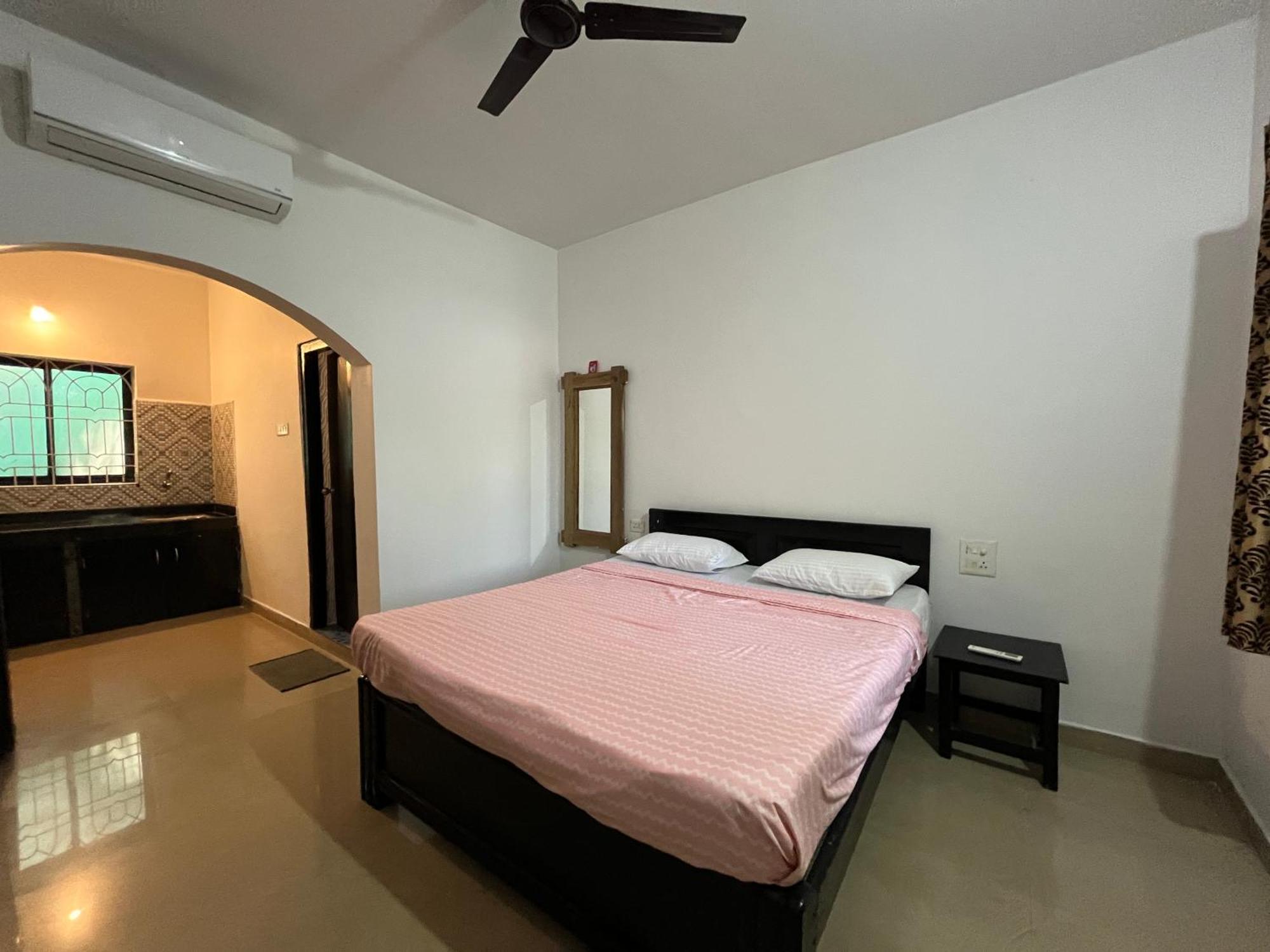 God'S Gift Morjim Hotel Luaran gambar