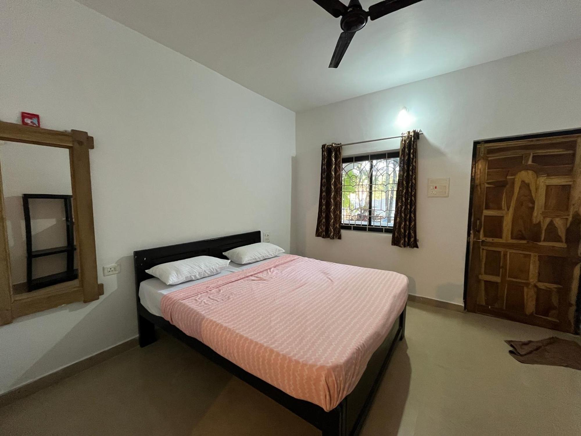 God'S Gift Morjim Hotel Luaran gambar