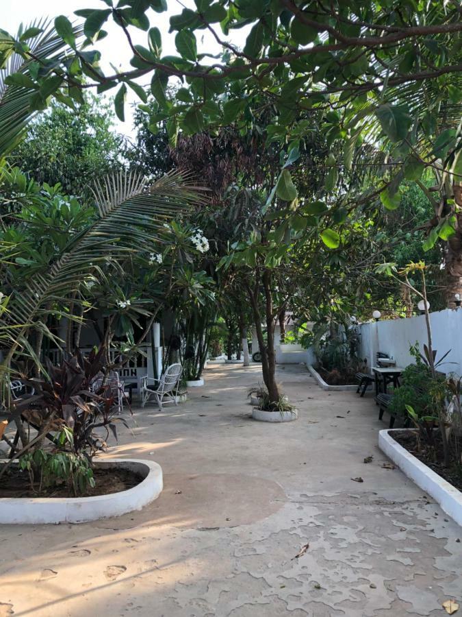 God'S Gift Morjim Hotel Luaran gambar